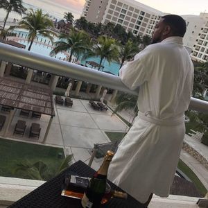 Meet your Posher, Erny versace